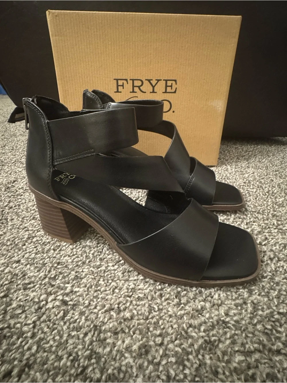 Frye & Co Roxy Black Leather Block Heel Sandals Women’s Size 7 M Zip Back